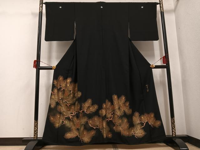 平和屋着物●京友禅作家　元橋宏太郎　黒留袖　手描き　刺繍　松　金彩　正絹　逸品　AABH6871ph 平和屋着物○京友禅作家 元橋宏太郎 黒留袖 手描き 刺繍 松 金彩 正絹