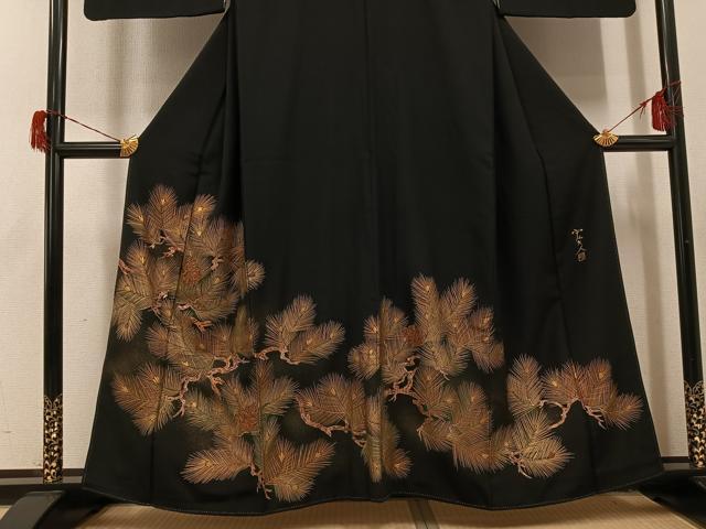平和屋着物●京友禅作家　元橋宏太郎　黒留袖　手描き　刺繍　松　金彩　正絹　逸品　AABH6871ph