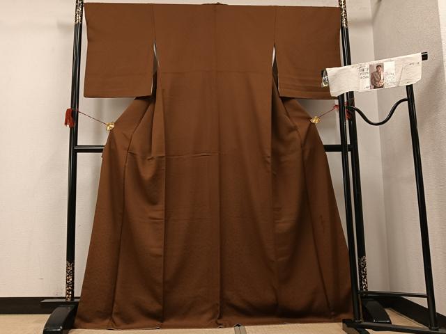 平和屋着物○染色作家 斉藤三才 色無地 花唐草地紋 渋紙色 反