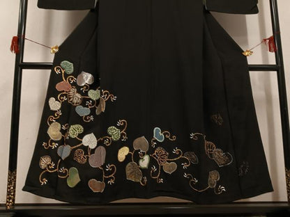 平和屋着物●豪華黒留袖　駒刺繍　葵　金彩　正絹　逸品　AABH6902ph