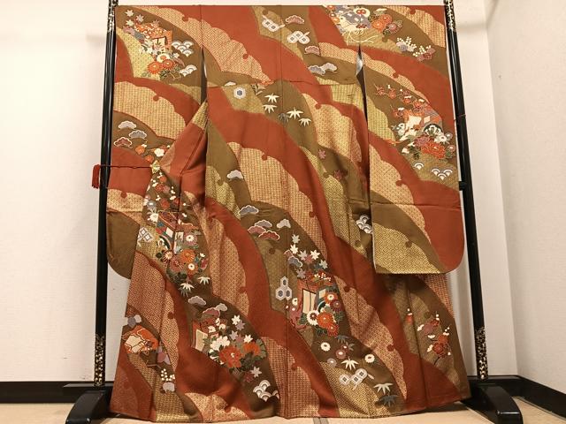 平和屋着物●豪華振袖　駒刺繍　雪輪御所車草花文　金彩　正絹　逸品　AABH6903ph
