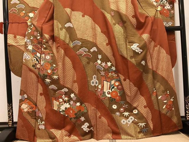 平和屋着物○豪華振袖 駒刺繍 雪輪御所車草花文 金彩 正絹 逸品 AABH6903ph
