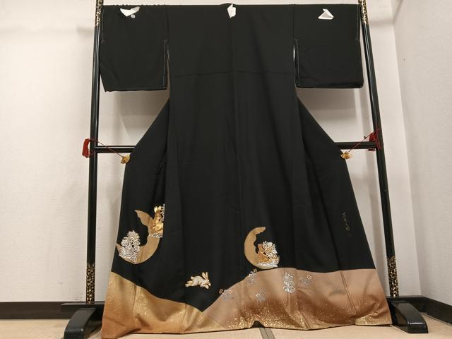 平和屋着物●豪華黒留袖　作家物　駒刺繍　花兎之図　金彩　正絹　逸品　未使用　AABH6908ph