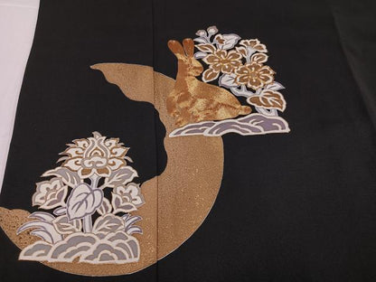 平和屋着物●豪華黒留袖　作家物　駒刺繍　花兎之図　金彩　正絹　逸品　未使用　AABH6908ph