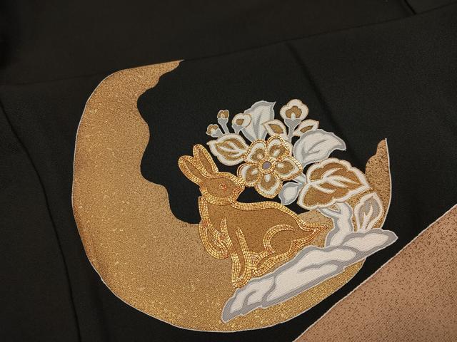 平和屋着物●豪華黒留袖　作家物　駒刺繍　花兎之図　金彩　正絹　逸品　未使用　AABH6908ph