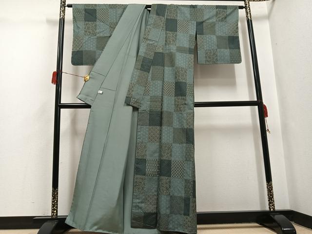 平和屋着物●本場大島紬　中国三大刺繍　汕頭刺繍　スワトウ刺繍　カタス7マルキ　市松吉祥文　正絹　逸品　未使用　AABH6923ph