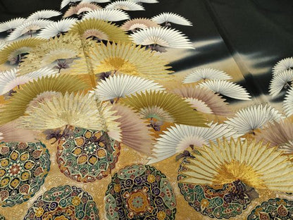 平和屋着物●世界的ファッションデザイナー 山本寛斎 kansaiブランド 黒留袖 駒刺繍 懸崖松唐花鏡図文 金彩 さが美扱い 逸品 AABH7025ck