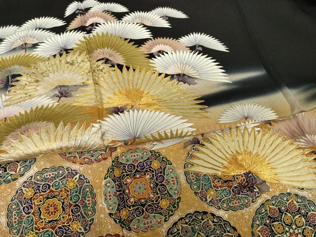 平和屋着物●世界的ファッションデザイナー 山本寛斎 kansaiブランド 黒留袖 駒刺繍 懸崖松唐花鏡図文 金彩 さが美扱い 逸品 AABH7025ck