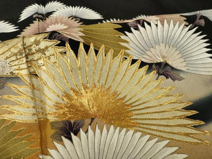 平和屋着物●世界的ファッションデザイナー 山本寛斎 kansaiブランド 黒留袖 駒刺繍 懸崖松唐花鏡図文 金彩 さが美扱い 逸品 AABH7025ck