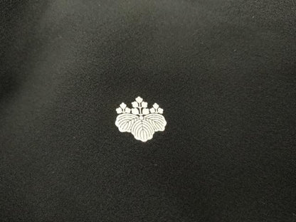 平和屋着物●創業460年・千總　黒留袖　駒刺繍　双鶴吉祥松文　金彩　正絹　逸品　AABH7139cs