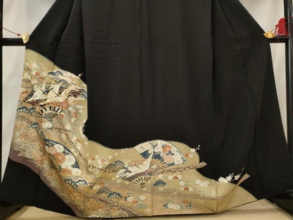 平和屋着物■豪華黒留袖　駒刺繍　扇面飛鶴花文　暈し染め　金彩　正絹　逸品　AABH7399st