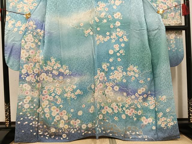 平和屋着物●豪華振袖　駒刺繍　桜　暈し染め　銀彩　金通し地　正絹　逸品　AABH8276ph 平和屋着物○豪華振袖 駒刺繍 桜 暈し染め 銀彩 金通し