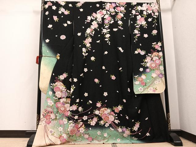 平和屋着物●豪華振袖　花毬文　暈し染め　黒地　金彩　金通し地　正絹　逸品　AABH8307ph
