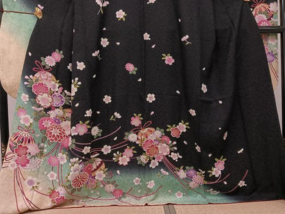 平和屋着物●豪華振袖　花毬文　暈し染め　黒地　金彩　金通し地　正絹　逸品　AABH8307ph