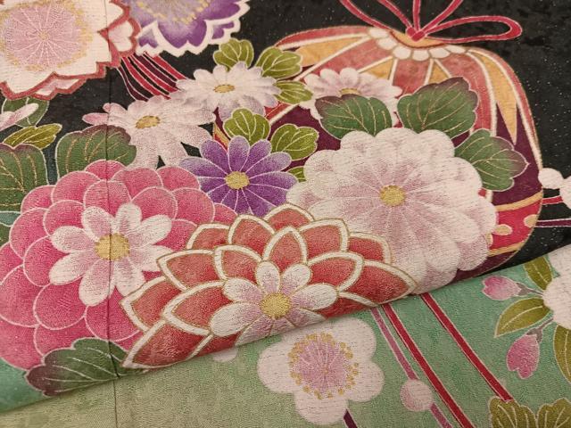 平和屋着物●豪華振袖　花毬文　暈し染め　黒地　金彩　金通し地　正絹　逸品　AABH8307ph