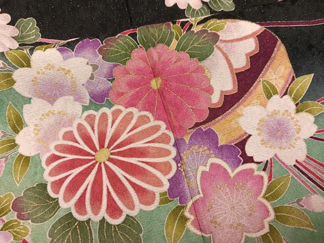 平和屋着物●豪華振袖　花毬文　暈し染め　黒地　金彩　金通し地　正絹　逸品　AABH8307ph