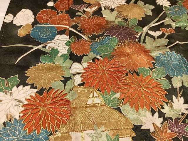 平和屋着物●豪華振袖　駒刺繍　風景草花文　黒地　金彩　正絹　逸品　AABH8332ph