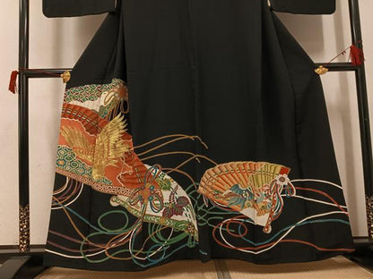 平和屋着物●アンティーク　大正ロマン　黒留袖　駒刺繍　檜扇飛鶴花宝尽くし　金彩　正絹　逸品　AABH8398ph