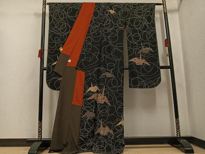 平和屋着物●豪華振袖　折り鶴　花宝尽くし　黒地　洗える着物　AABH8400ph