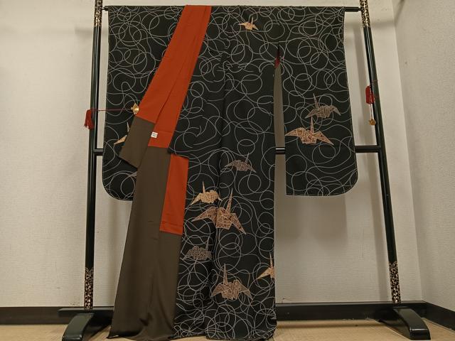平和屋着物●豪華振袖　折り鶴　花宝尽くし　黒地　洗える着物　AABH8400ph