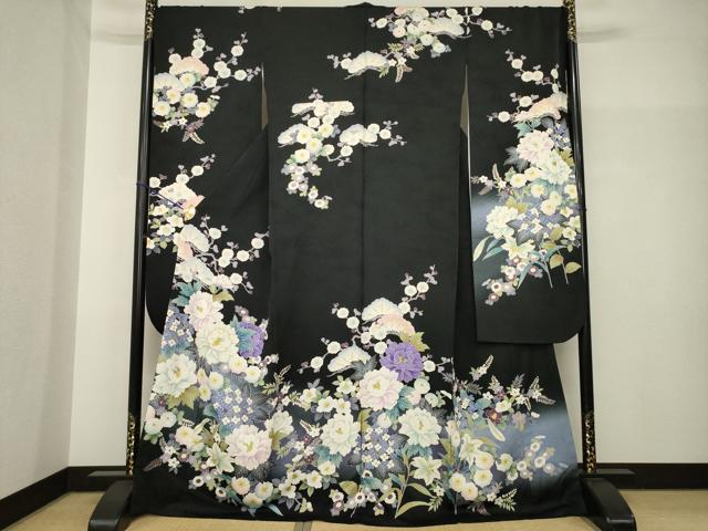 平和屋着物●豪華振袖　駒刺繍　草花文　暈し染め　黒地　金彩　正絹　逸品　AABH8436ck