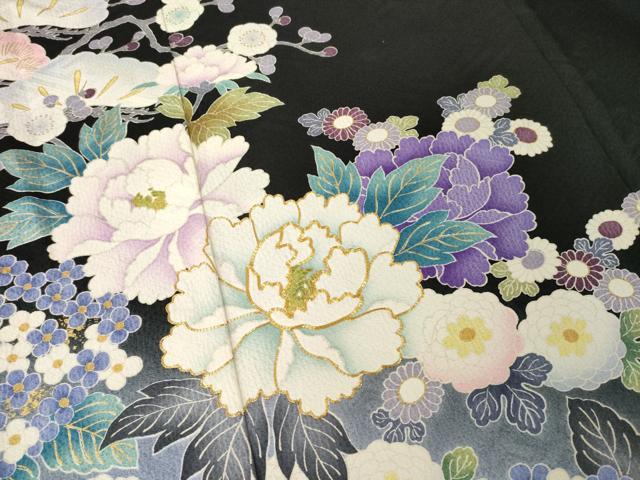 平和屋着物●豪華振袖　駒刺繍　草花文　暈し染め　黒地　金彩　正絹　逸品　AABH8436ck