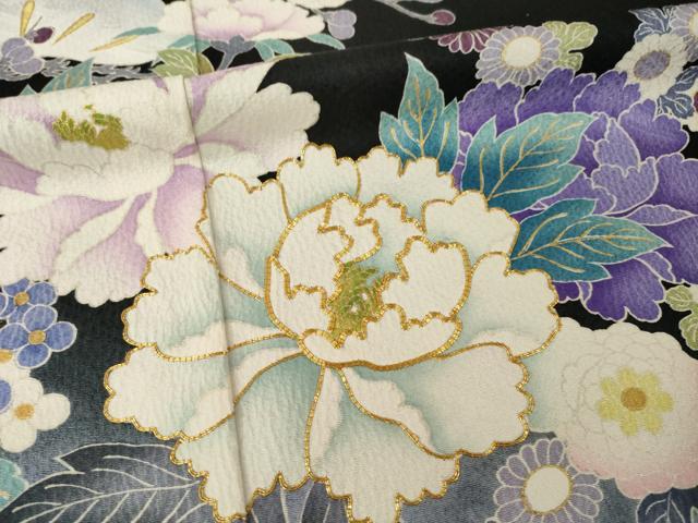 平和屋着物●豪華振袖　駒刺繍　草花文　暈し染め　黒地　金彩　正絹　逸品　AABH8436ck