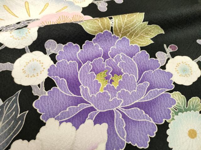 平和屋着物●豪華振袖　駒刺繍　草花文　暈し染め　黒地　金彩　正絹　逸品　AABH8436ck