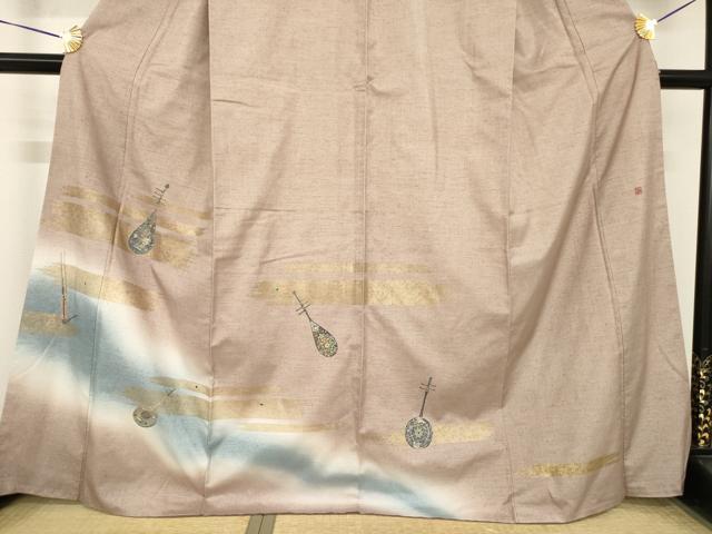 平和屋着物●訪問着　作家物　紬地　楽器文　玉蟲　暈し染め　金彩　正絹　逸品　AABH8463ck