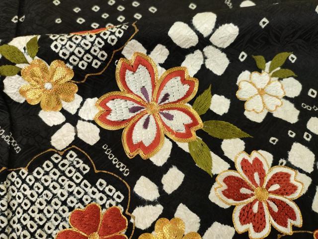 平和屋着物●豪華振袖　駒刺繍　絞り　夜桜　黒地　金彩　正絹　逸品　AABH8810ck