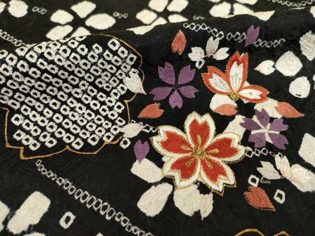 平和屋着物●豪華振袖　駒刺繍　絞り　夜桜　黒地　金彩　正絹　逸品　AABH8810ck