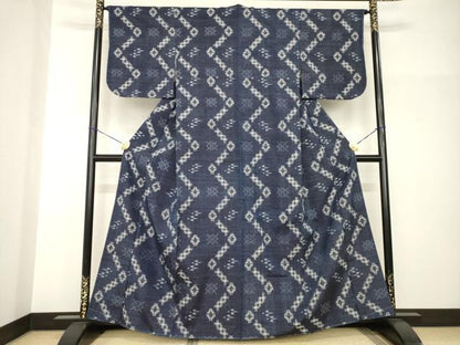 平和屋着物●本場琉球絣　紬　飛鳥文　松坂屋扱い　正絹　逸品　未使用　AABH8816ck