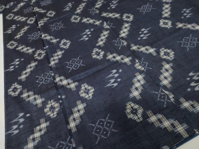 平和屋着物●本場琉球絣　紬　飛鳥文　松坂屋扱い　正絹　逸品　未使用　AABH8816ck