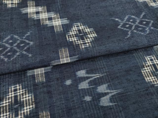 平和屋着物●本場琉球絣　紬　飛鳥文　松坂屋扱い　正絹　逸品　未使用　AABH8816ck