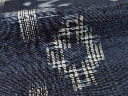 平和屋着物●本場琉球絣　紬　飛鳥文　松坂屋扱い　正絹　逸品　未使用　AABH8816ck