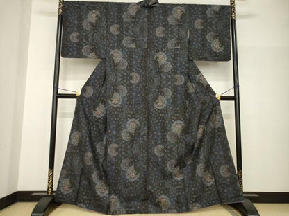 平和屋着物●都喜ヱ門　本場大島紬　カタス9マルキ　花絵皿文　黒地　藤絹織物謹製　正絹　逸品　AABH8832ck