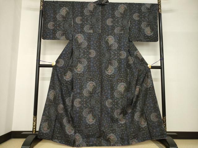 平和屋着物●都喜ヱ門　本場大島紬　カタス9マルキ　花絵皿文　黒地　藤絹織物謹製　正絹　逸品　AABH8832ck