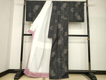 平和屋着物●都喜ヱ門　本場大島紬　カタス9マルキ　花絵皿文　黒地　藤絹織物謹製　正絹　逸品　AABH8832ck