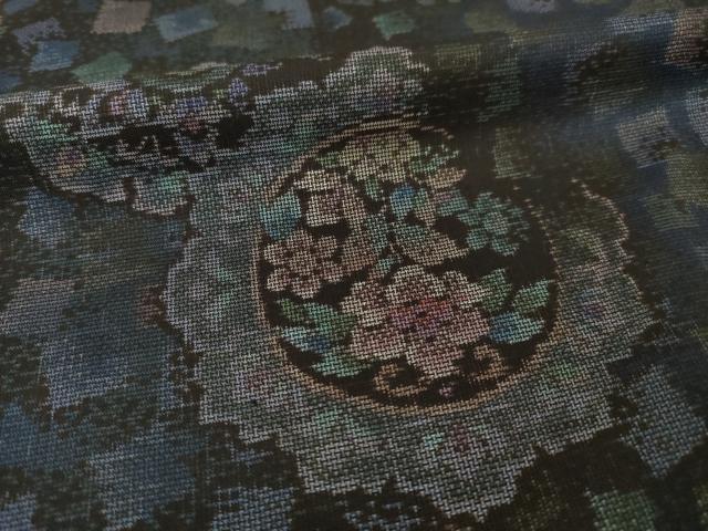 平和屋着物●都喜ヱ門　本場大島紬　カタス9マルキ　花絵皿文　黒地　藤絹織物謹製　正絹　逸品　AABH8832ck