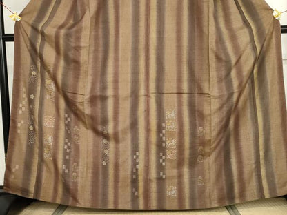 平和屋着物●紬　訪問着　ろうけつ染　花兎　伊勢丹扱い　正絹　逸品　AABH8901cs
