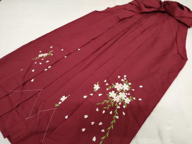 平和屋着物●女性　行灯袴　刺繍　桜　赤紅色治　金糸　洗える着物　未使用　AABH8905cs
