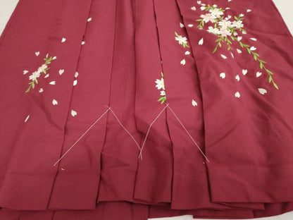 平和屋着物●女性　行灯袴　刺繍　桜　赤紅色治　金糸　洗える着物　未使用　AABH8905cs