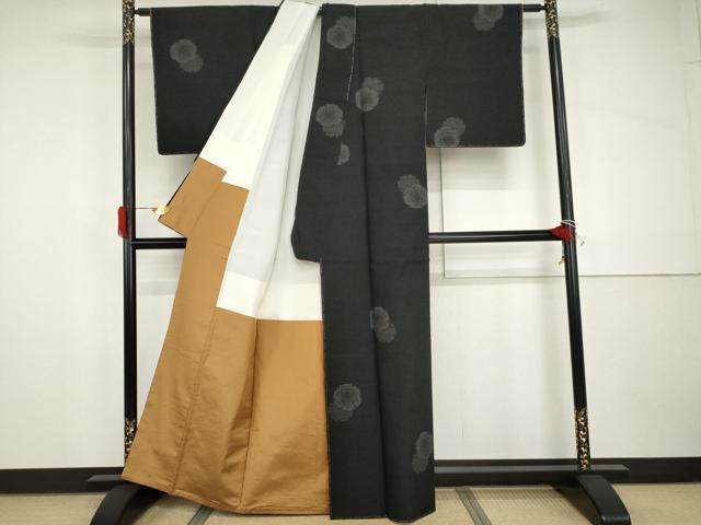 平和屋着物●結城紬　100亀甲　飛び亀甲　雪輪重ね文　黒地　正絹　逸品　未使用　AABH8915cs