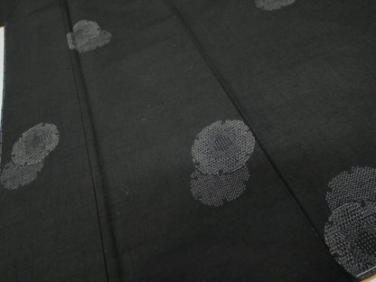 平和屋着物●結城紬　100亀甲　飛び亀甲　雪輪重ね文　黒地　正絹　逸品　未使用　AABH8915cs