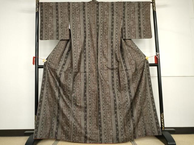 平和屋着物●本場大島紬　泥染め　カタス9マルキ　花唐草間道　正絹　逸品　AABH8965cs
