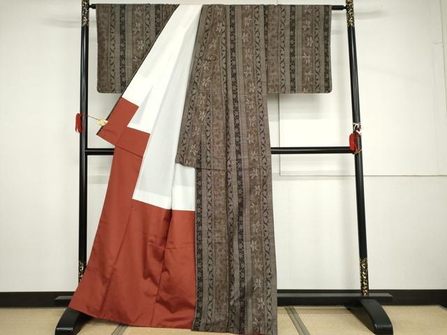 平和屋着物●本場大島紬　泥染め　カタス9マルキ　花唐草間道　正絹　逸品　AABH8965cs