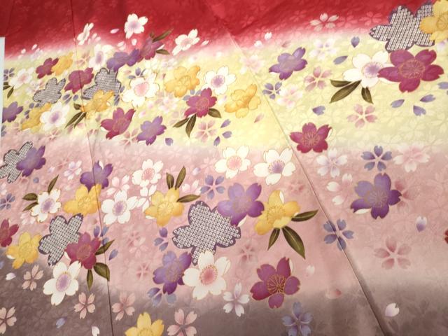 平和屋着物●豪華振袖　駒刺繍　舞桜文　暈し染め　金彩　正絹　逸品　AABH8995cs
