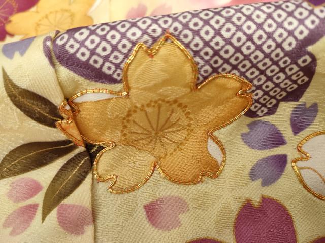 平和屋着物●豪華振袖　駒刺繍　舞桜文　暈し染め　金彩　正絹　逸品　AABH8995cs