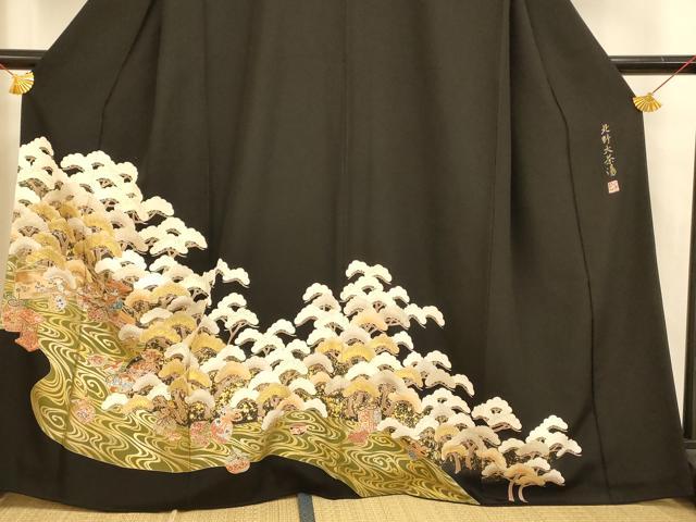 平和屋着物■豪華黒留袖　作家物　駒刺繍　北野大茶湯　松　金彩　正絹　逸品　AABH9029fw