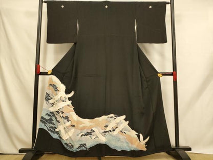 平和屋着物■豪華黒留袖　刺繍　飛鶴松文　たたき染め　金彩　正絹　逸品　AABH9102fw